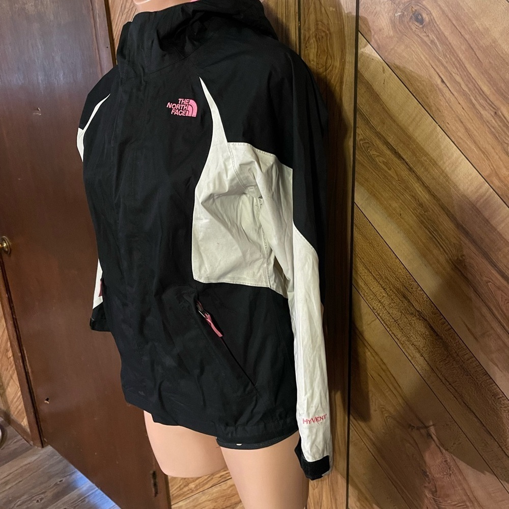 The North Face Girl’s Medium Hooded Hyvent Jacket - Picture 5 of 13
